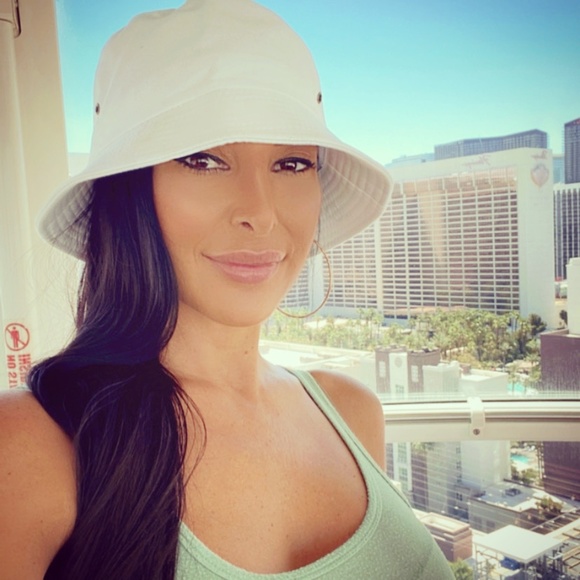 Meet your Posher, Amber - Picture 1 of 1